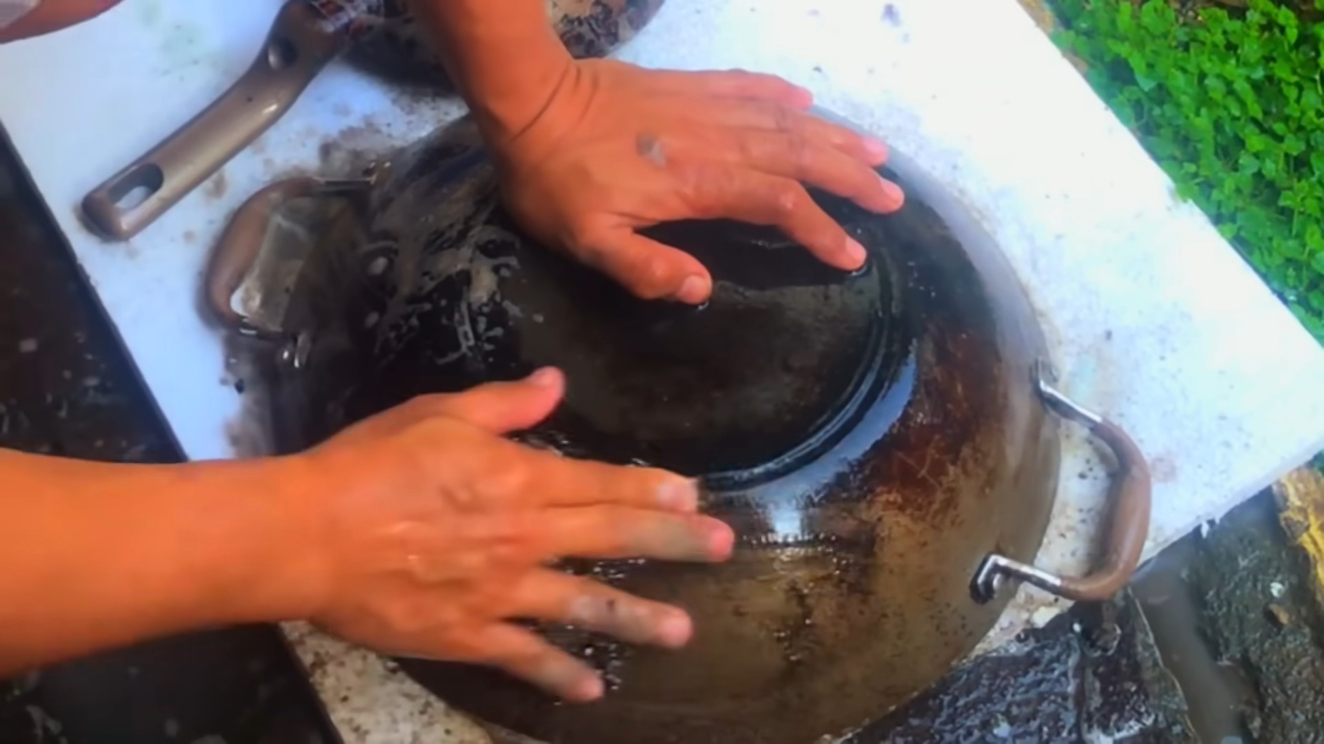 Restore Burnt Pots Easily